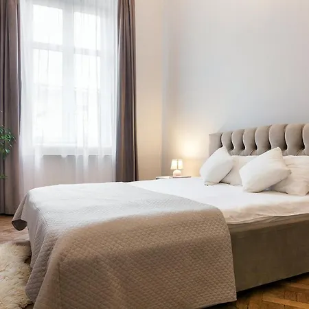 Chopin In The Center Of Apartman Lviv