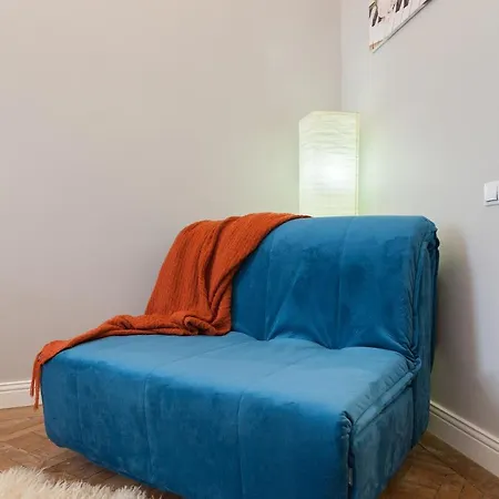 Chopin In The Center Of Apartman *