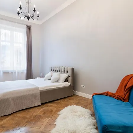 Chopin In The Center Of Apartman Lviv