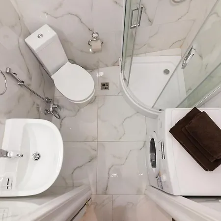 Daire Chopin In The Center Of *