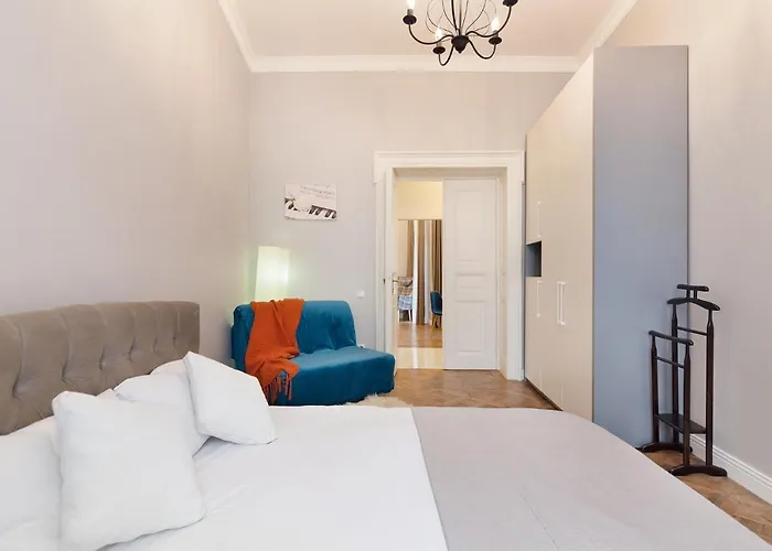 Chopin In The Center Of דירה *